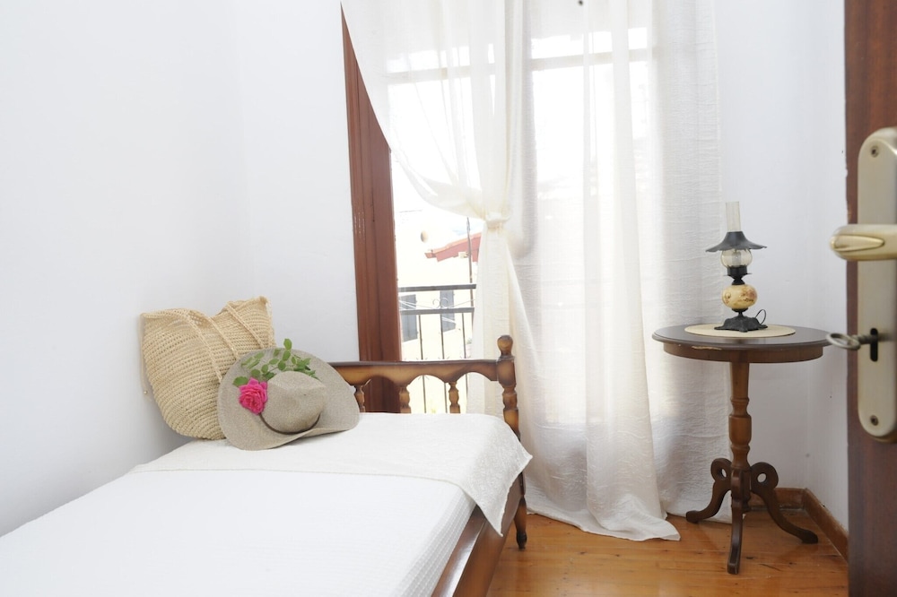 Traditional Greek Maisonette in Antiperni Village