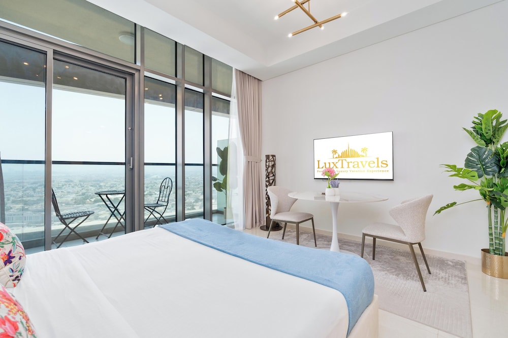Lux BnB Aykon City