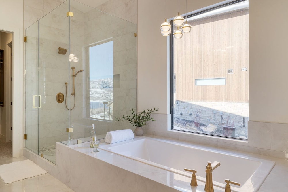 Orion by Avantstay Luxury 5bdr Ski Home w Views Minutes to Deer Valley Lift