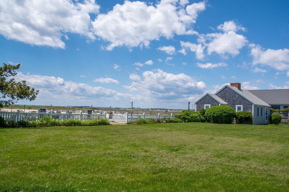 East Harbour Motel and Cottages