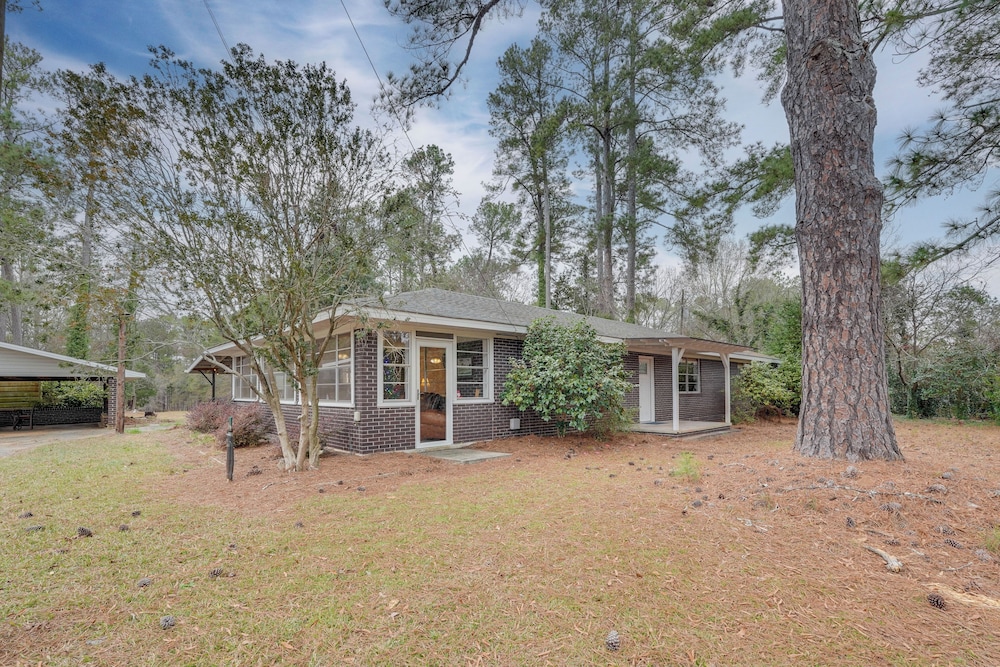 4 Mi to Uptown! Quiet Greenwood Stay w/ Patio
