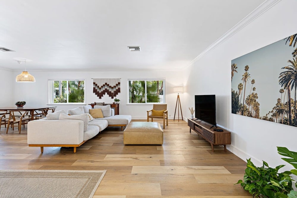 Spacious Beach Apt in Las Olas Blvd