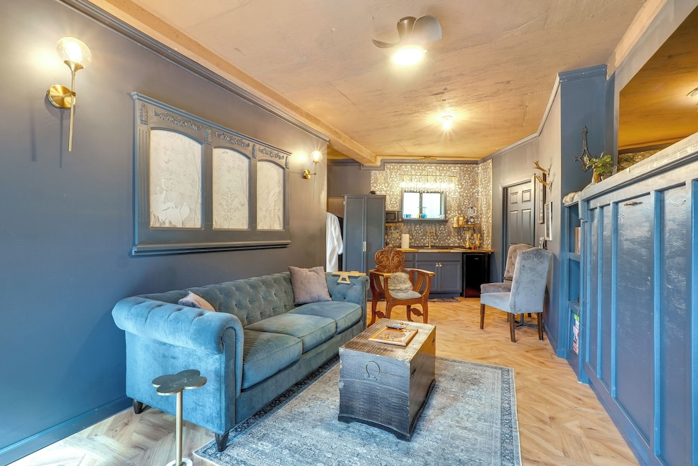 Grill & Rooftop Deck: Cozy Hideaway in Garfield
