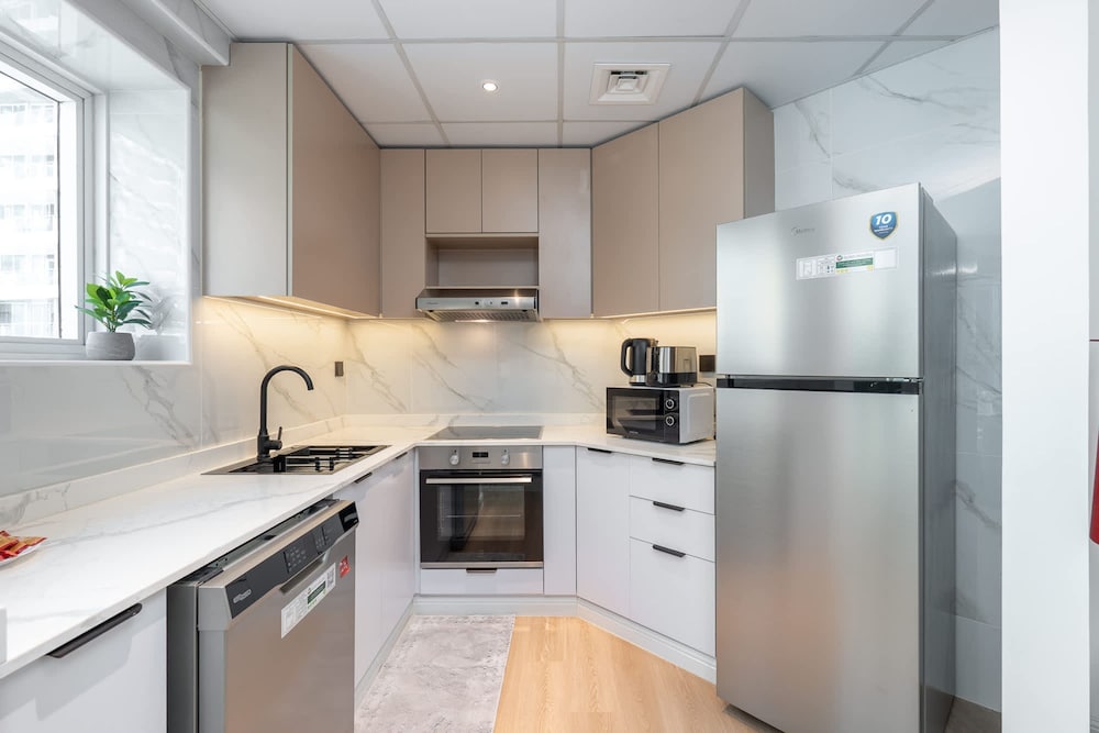 Sleeps 4 in This 2 Bedroom Apartment in Dubai Gate 2
