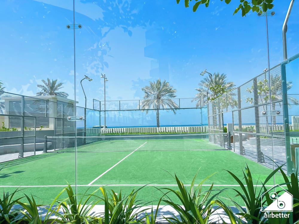 Luxury Beachfront 1BR on Palm Jumeirah & Balcony