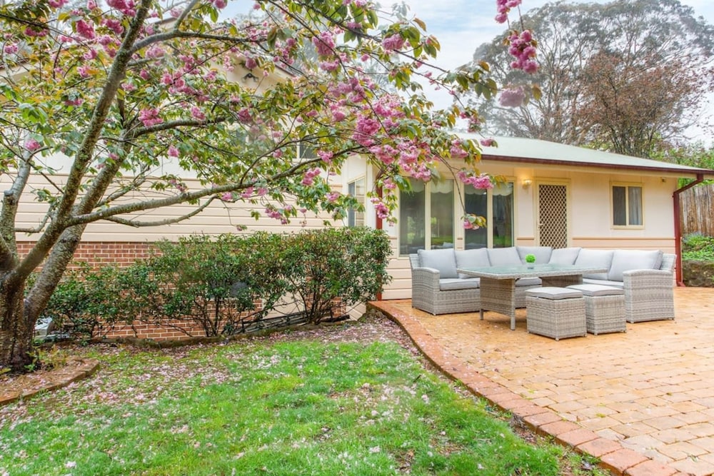 Stunning Katoomba Home With Lush Garden&playground
