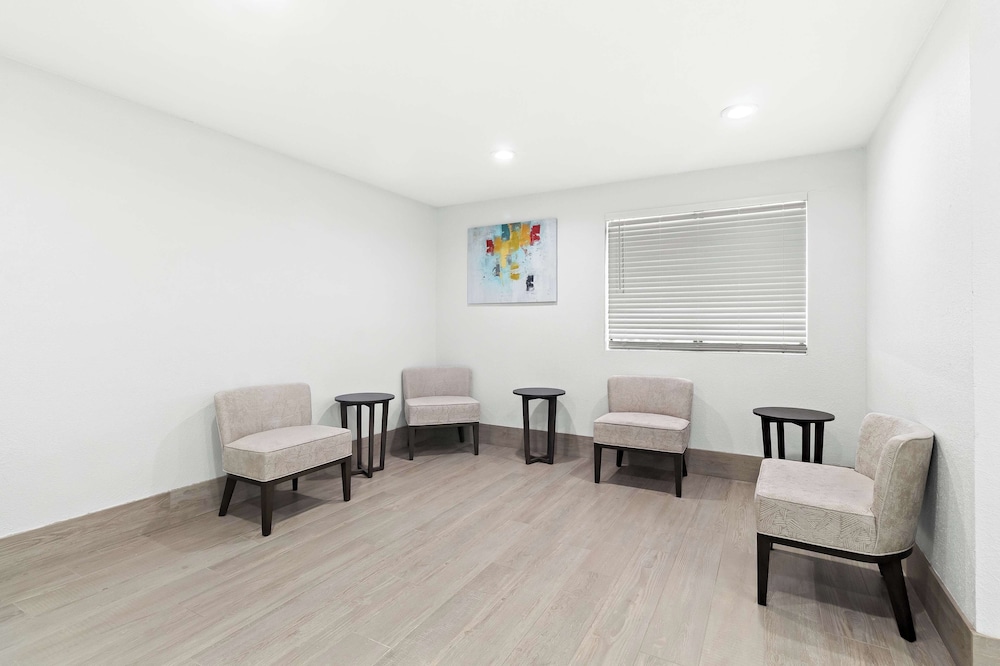 SureStay by Best Western Groves