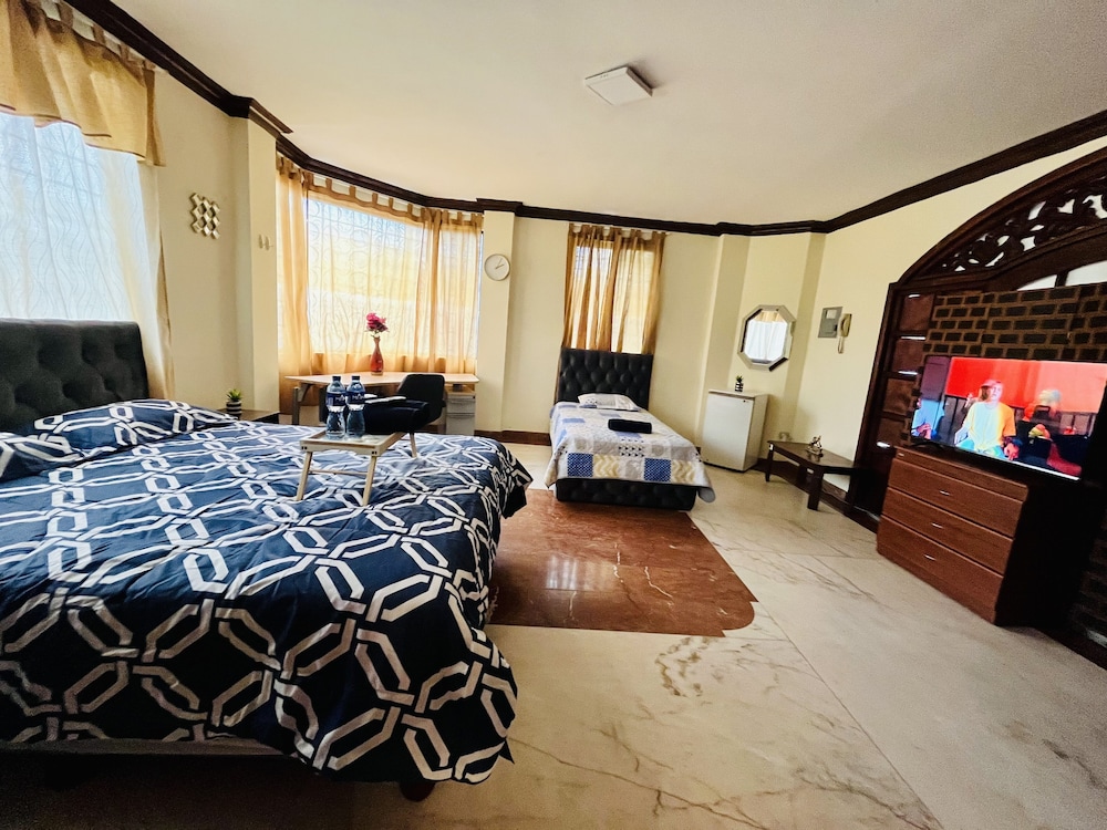 Mega Suite en PB al lado del San Marino view 3