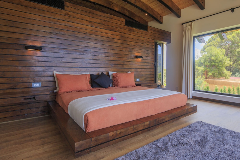 Private Island-Style Ultra Luxury Villa Estate