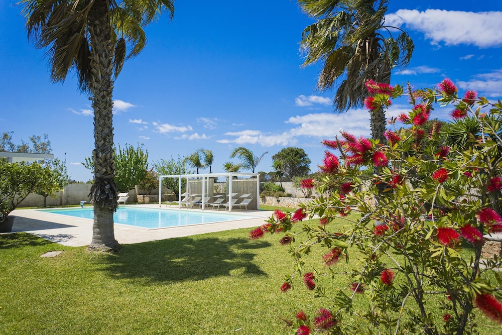 Villa El Capitano With Garden and Pool