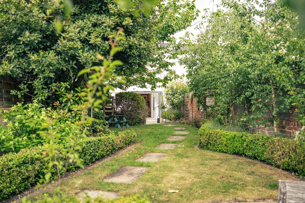 Gorgeous House - Garden & Open Living