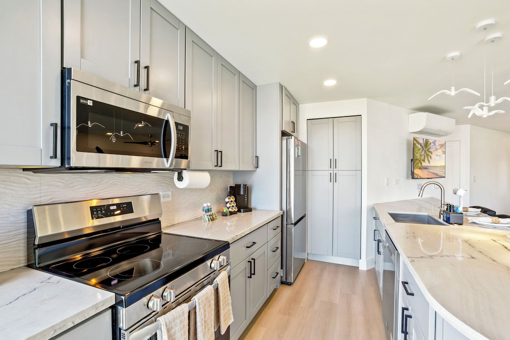 2BR/2BA Oceanfront Condo in Maui Sunset