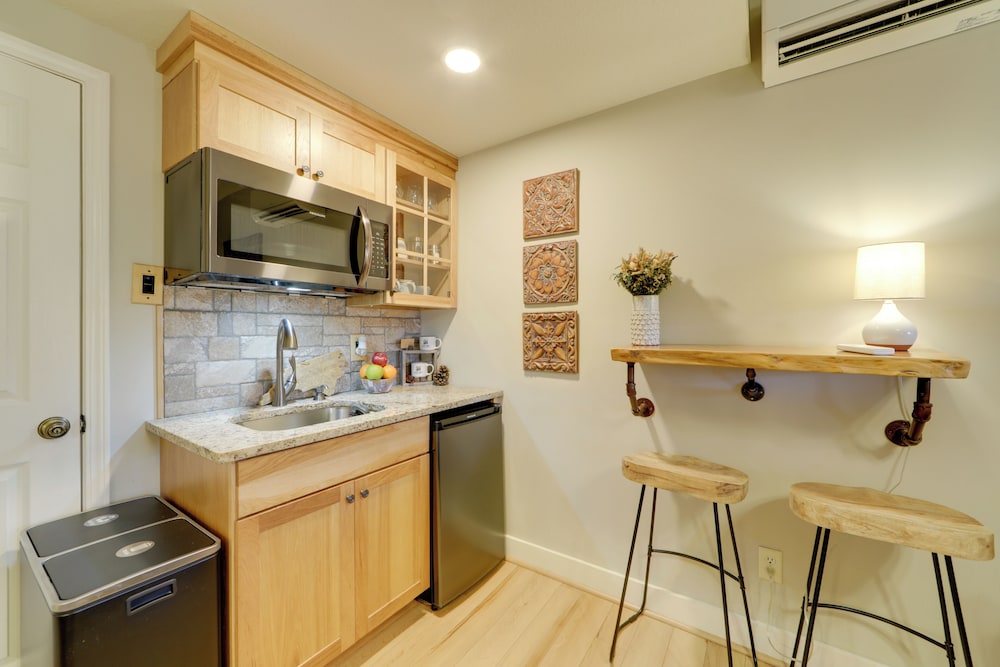 Secluded Mtn-view Retreat in Mars Hill