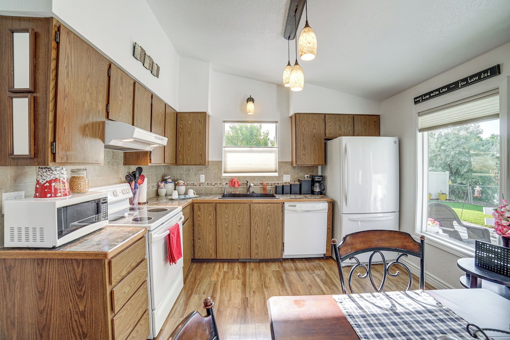 14 Mi to Meridian: Water-view Retreat w/ Patios!