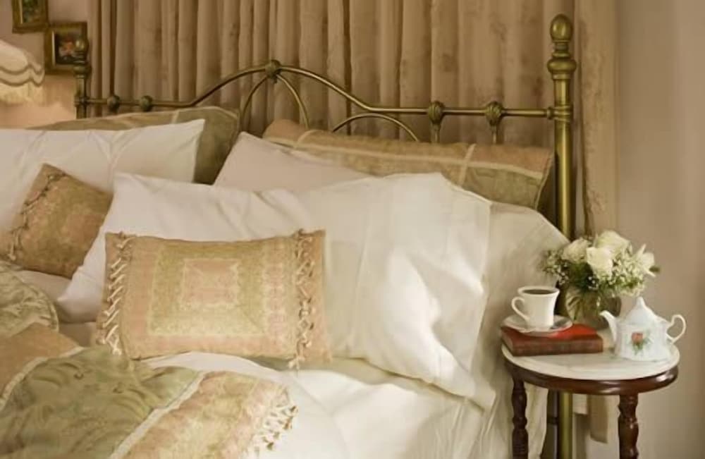 Crestmont Inn