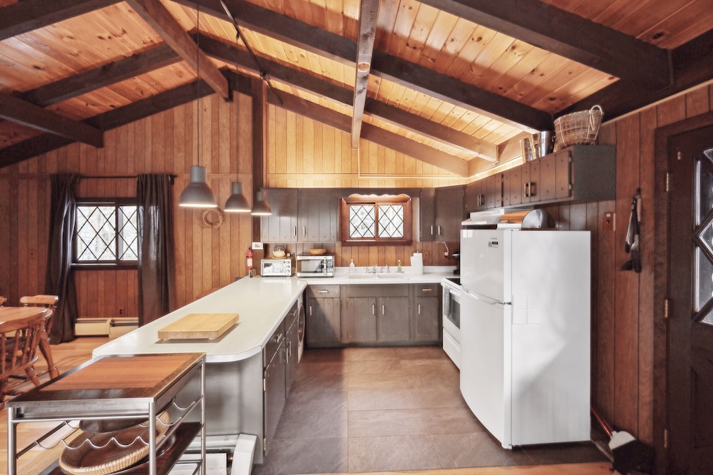 Charming Alpine Retreat Near Attitash Ski Mountain 3 Bedroom Chalet