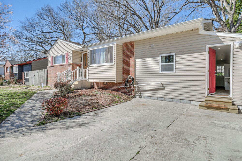 11 Mi to Virginia Beach Boardwalk: Studio Retreat!
