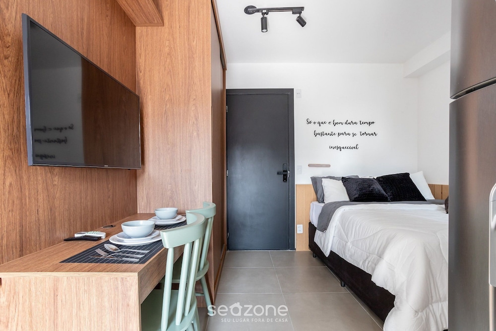Studio 300m From the Indianopolis Metro Ois1003