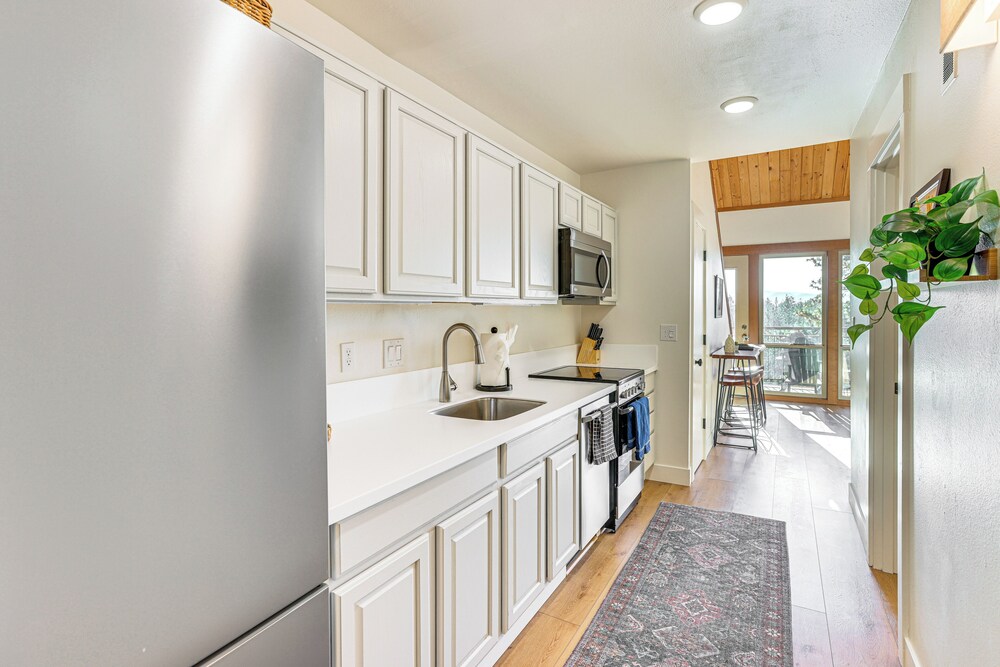 Hike, Ski & Golf: Bend Condo at Seventh Mtn Resort