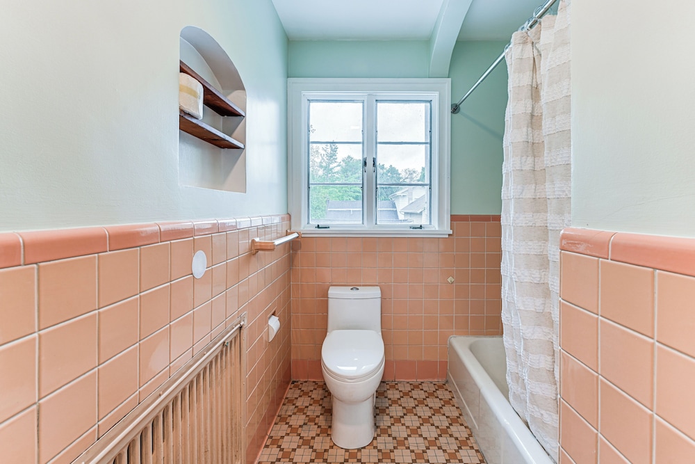 Near Lake & Wineries: Spacious Union Springs Home!