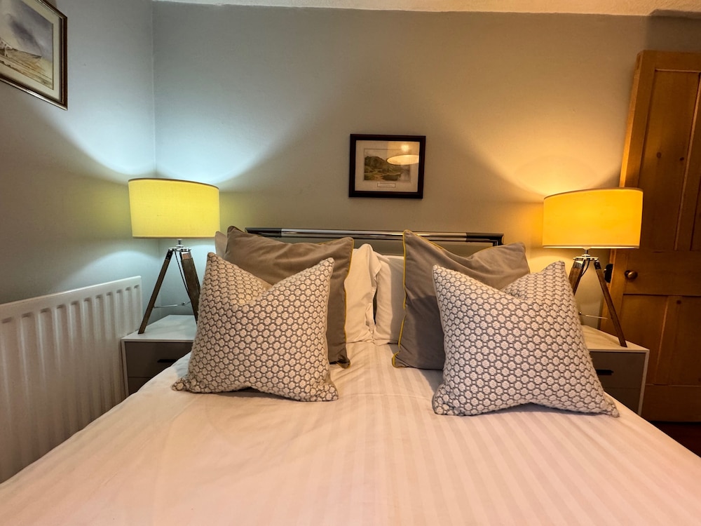Old Locksmith Cottage Sleeps 6 - Pets Welcome