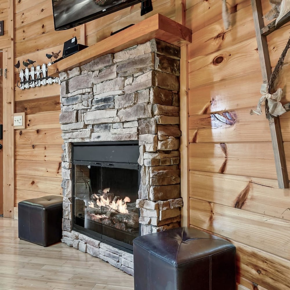 Yurt I Game Room Hot Tub I Sleeps 8 I 2BR 2BA