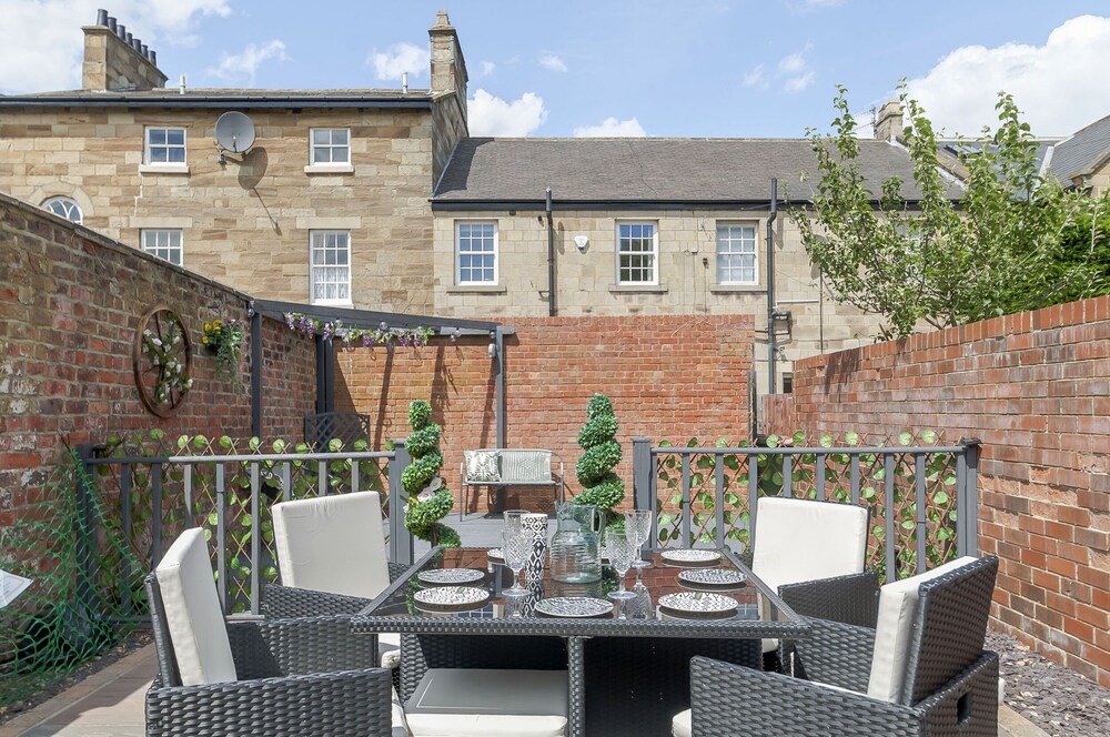 Roseberry House