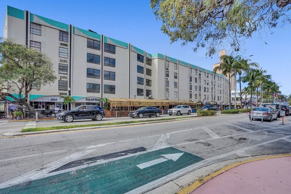 Ocean Dr 1BR Miami Beach Getaway