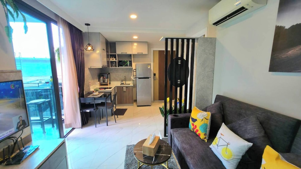 Room-a301- 1 Bedroom Corner Condo Forest