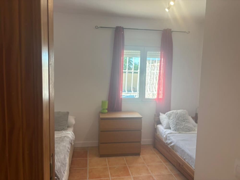 Casa Bueno Sunset Villa - Sleeps 7, Pool & Aircon