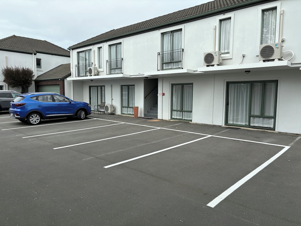 Courtesy Court Motel
