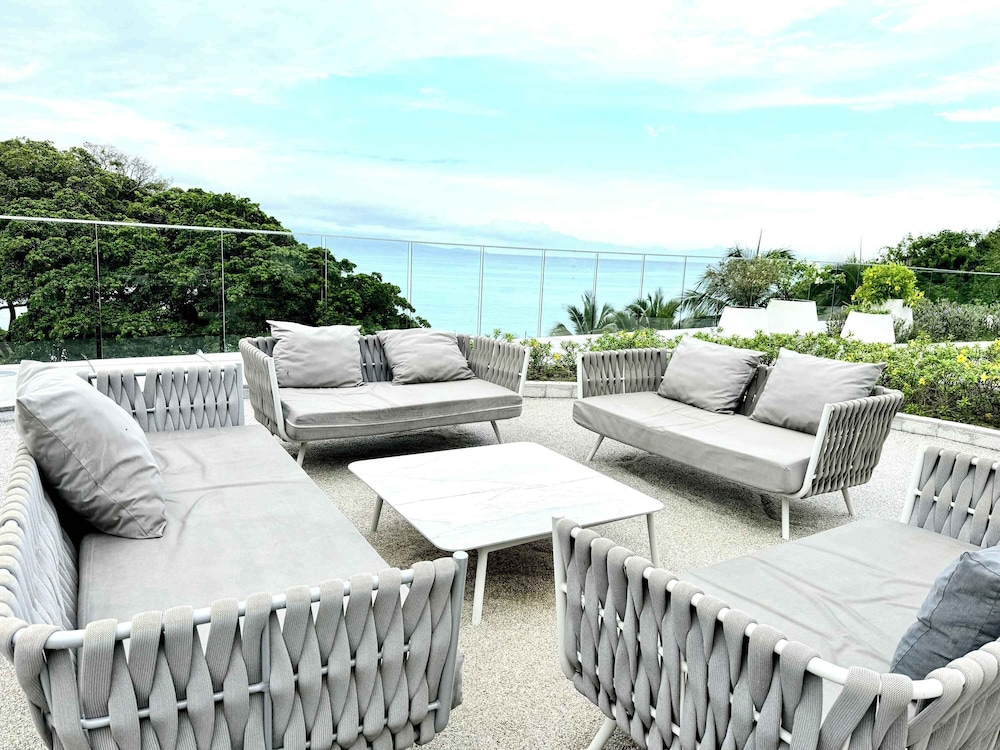 Luxury 2BR Bolongo Ocean View Private Beach