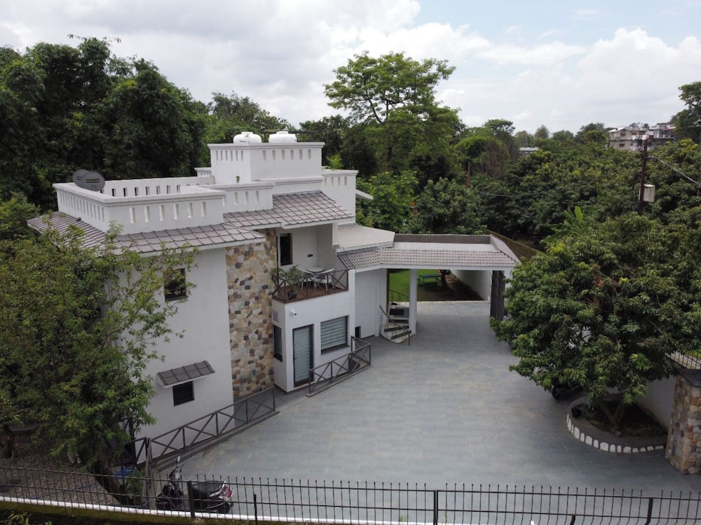 Villa Sierra Sky - Exquisite & Elegant 4 Bedroom Villa