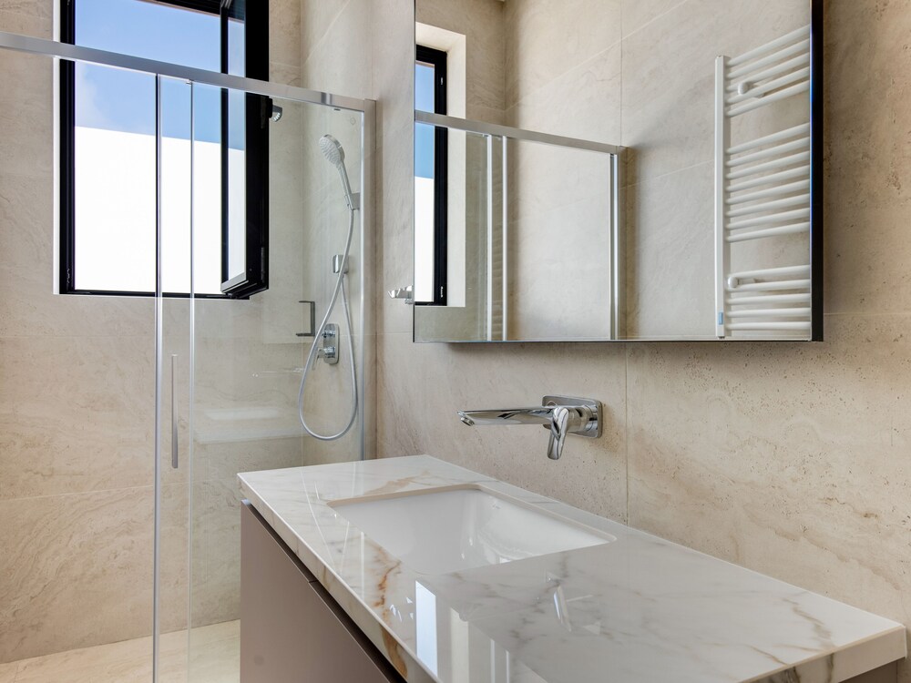 Sanders Konnos Bay Aphrodite - Exquisite 6-bedroom Villa On the Beach Front