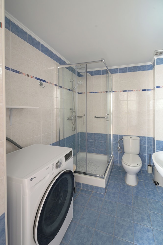 Antonis Apts - Physio Fitness Retreats