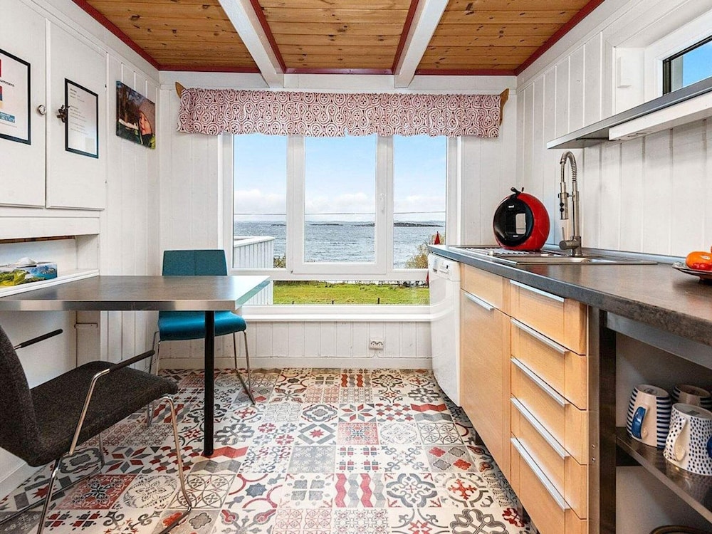 6 Person Holiday Home in Midsund-by Traum view 5