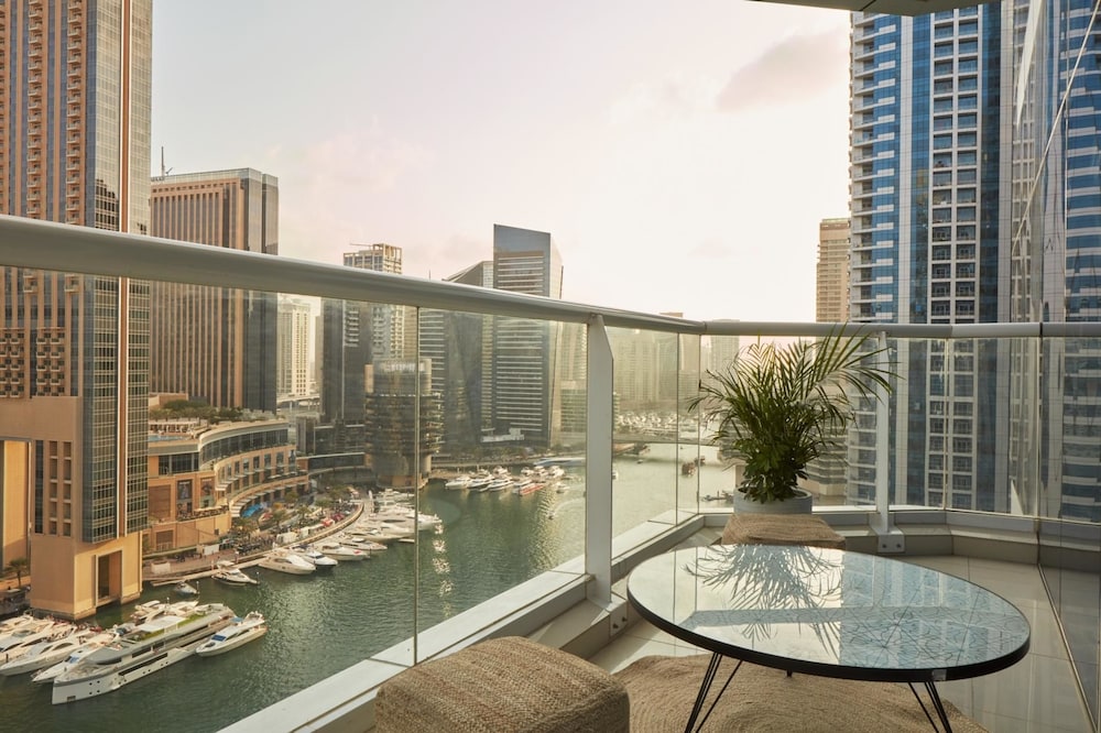 Fantastay Continental Towers