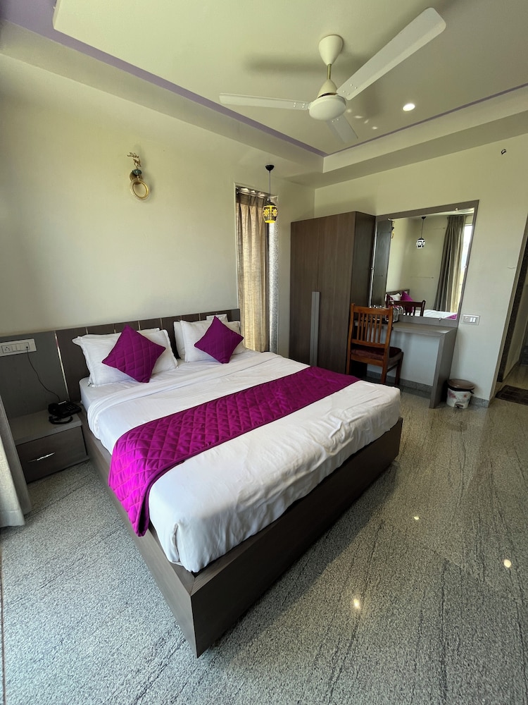 Daksh The Valley Resort - Saputara