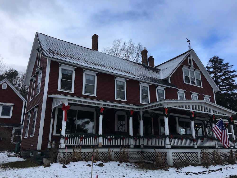 The Lake House at Ferry Point