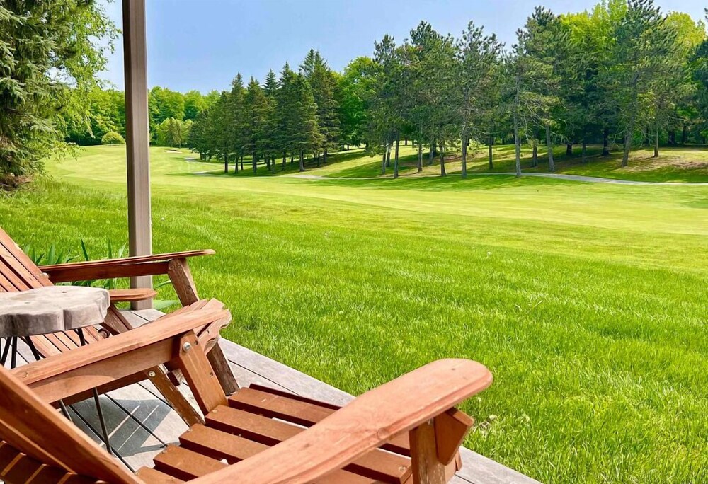 Charming 1BDR Condo w Golf Course View view 4