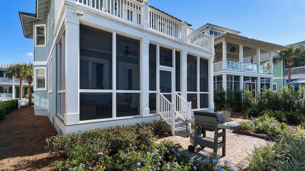 Lakefront Haven in Carillon Beach