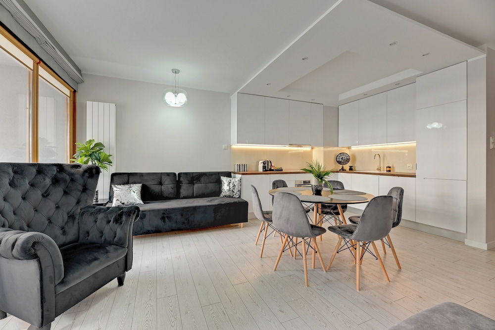 Aura - Riverside & Parking by Downtown Apartments