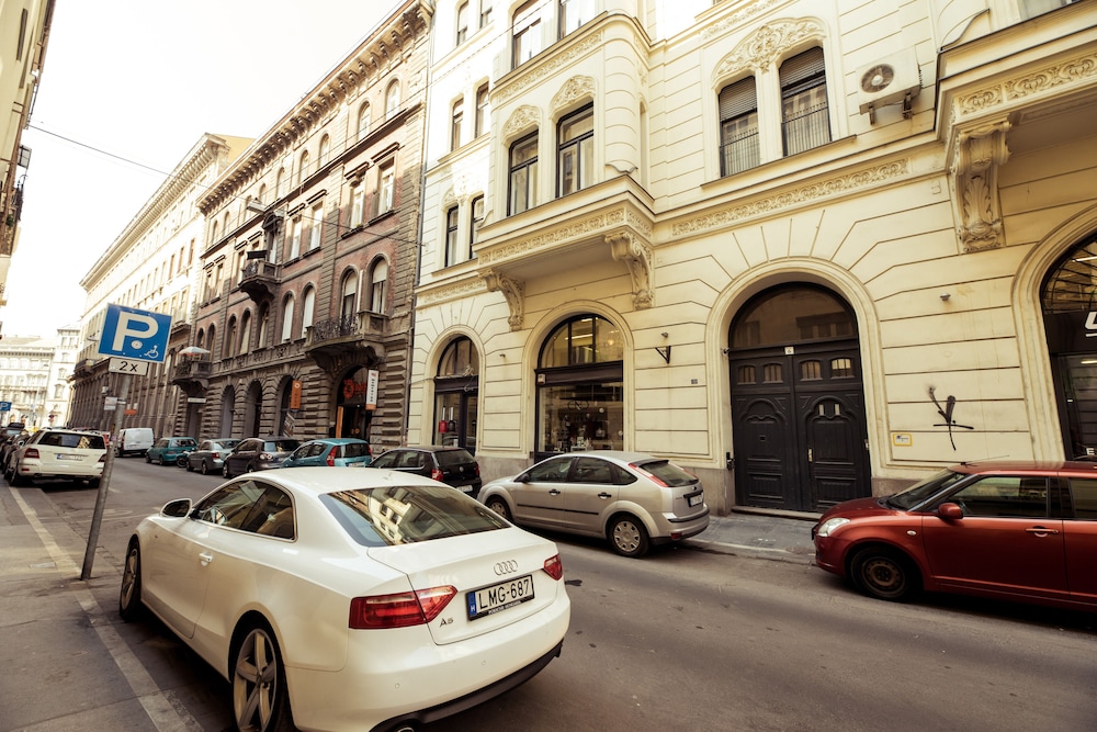 Budapest Easy Flat - Penthouse Basilica