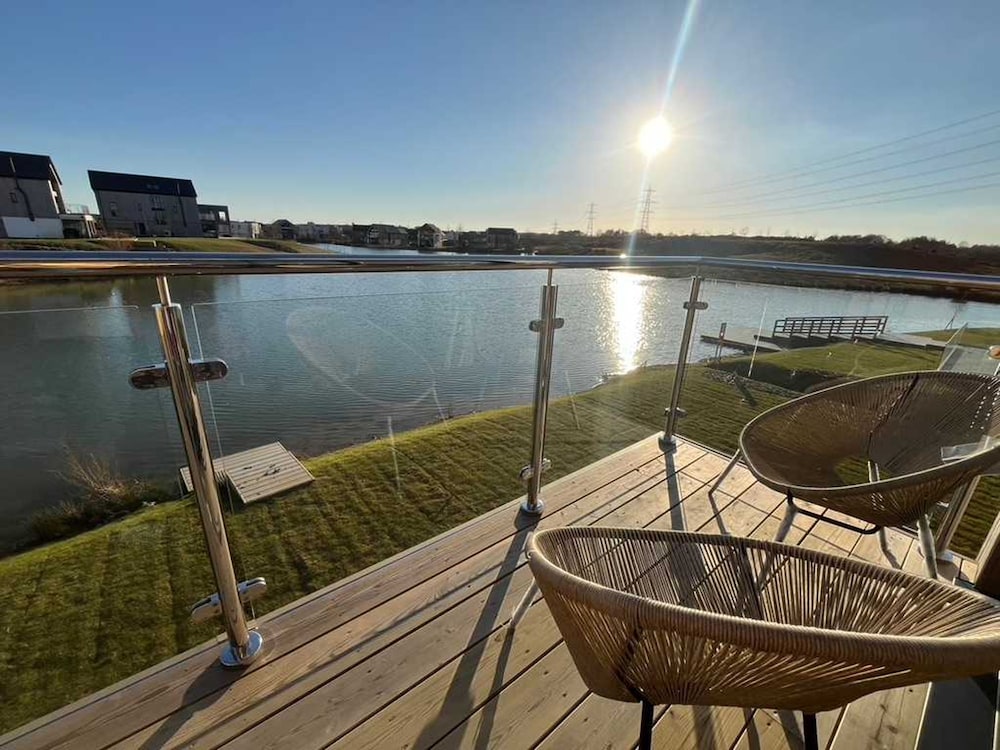 Luxury Lakeside Retreat With Hot Tub Games Room Watersports Sleeps 14
