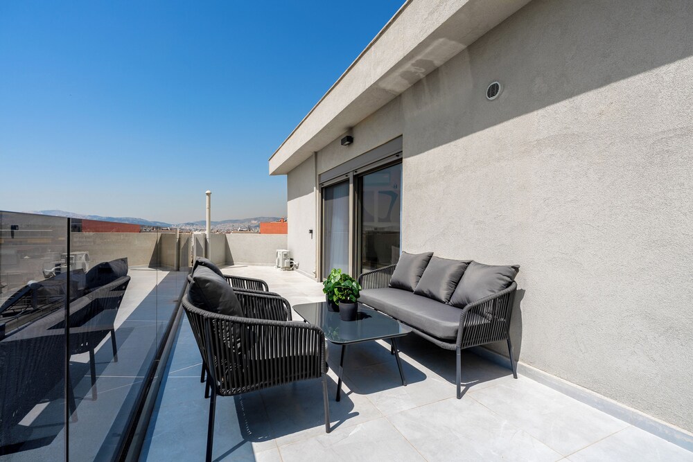 Acropolis View - Stylish City Penthouse