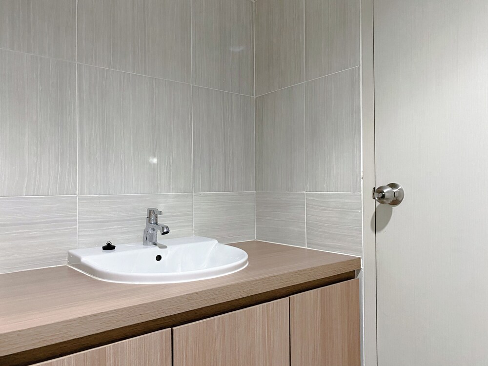 Minimalist And Enjoy Living 1Br Vasanta Innopark Apartment
