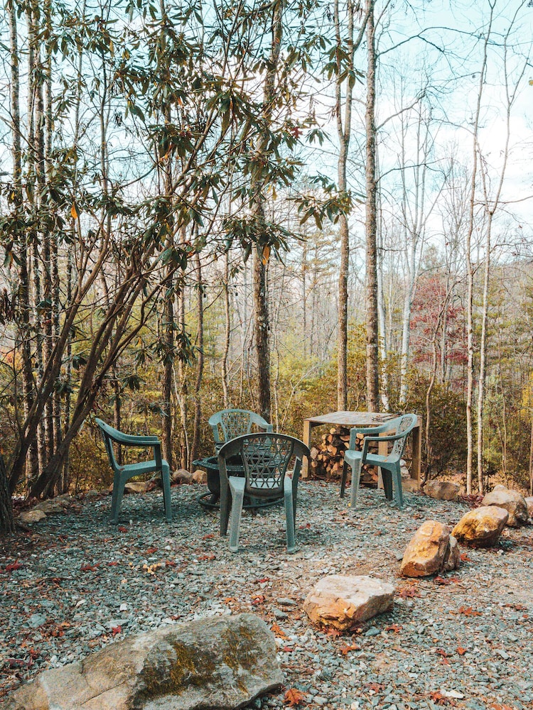 Wayah Ridge Escapes