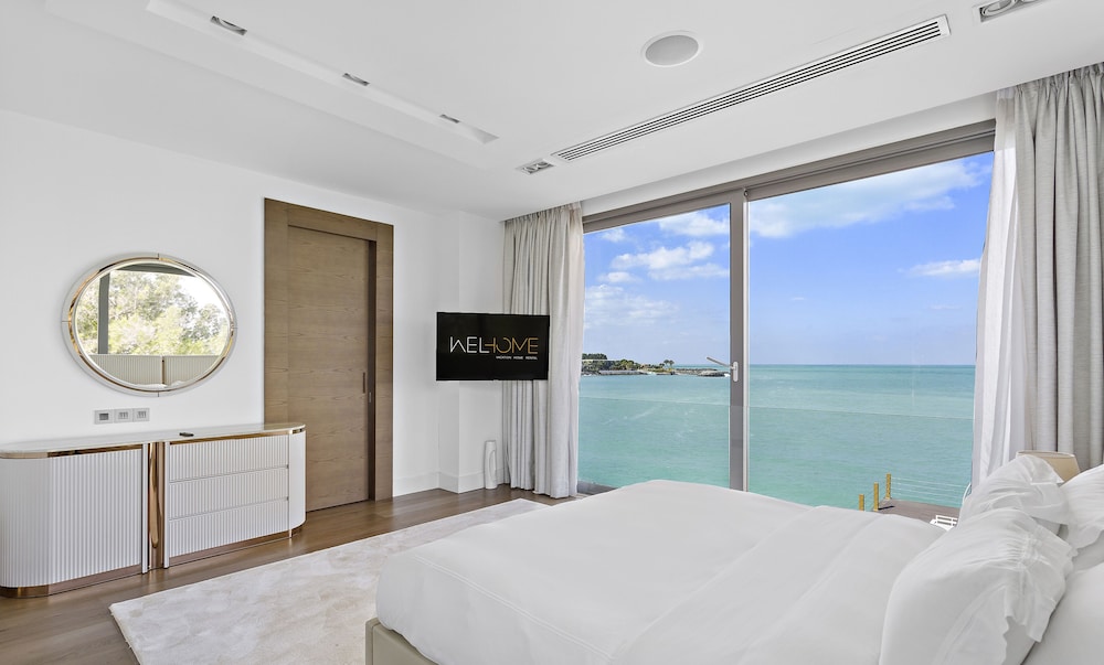 WelHome - Extraordinary Giant Water Villa on Nurai Island