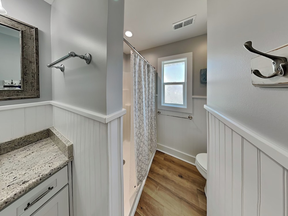 Sea Paradise Cottage by Topsail Realty