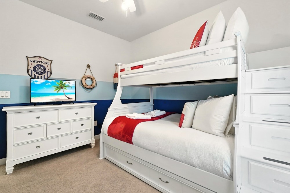 Vibrant 5BR Family Retreat in Storey Lake!